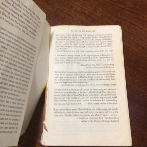 The Rose Code (A novel) - Picture 3 of 3